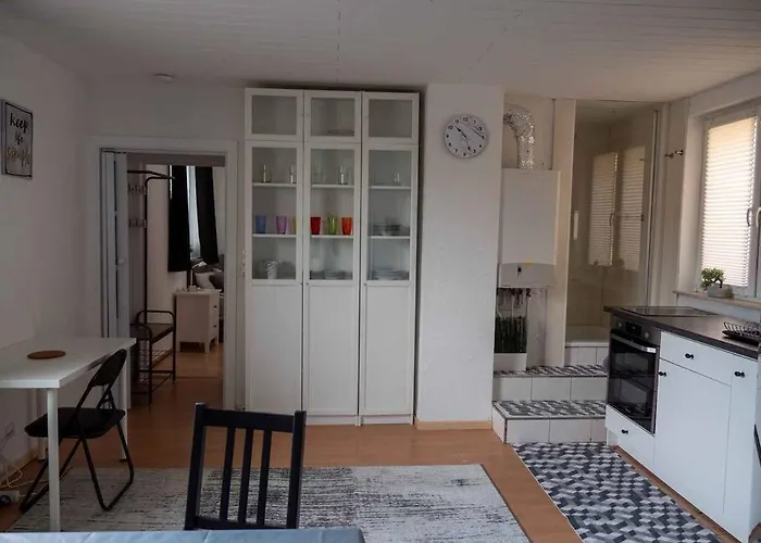 Studio 40M2, Naehe S Bahn